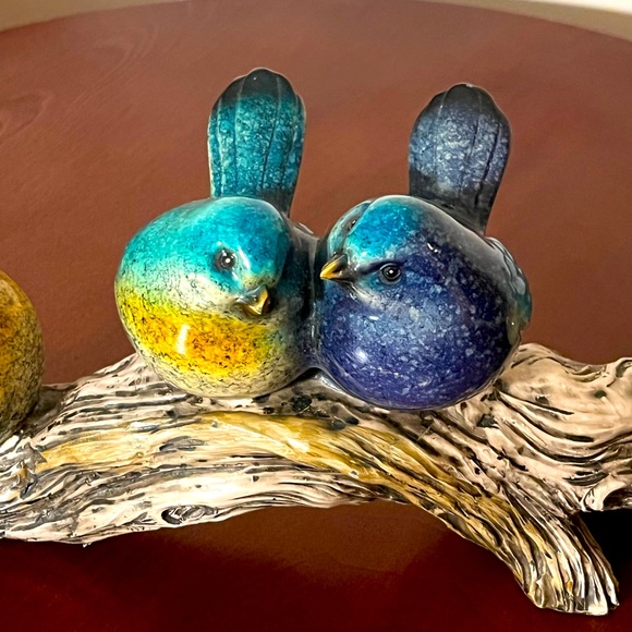 Beautiful Colorful Birds figurines on the branch. - Picture 5 of 9